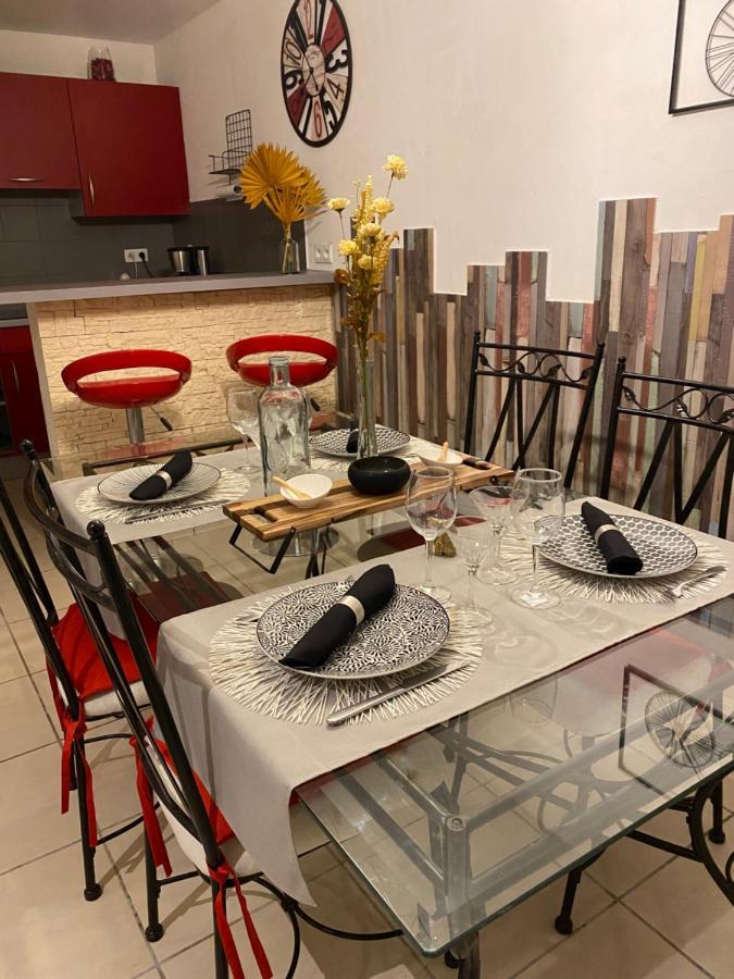 Gite Romarin Avec Spa Saint-Jean-de-Barrou Eksteriør bilde